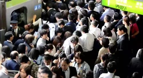 【悲報】おっさん「ぶつかりおじさんは存在しない！避けない女さんがいるだけ」←これｗｗｗｗｗｗｗｗｗｗ