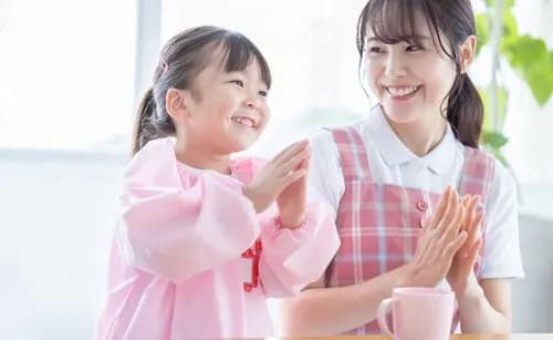 【悲報】保育士さん、ガチでハイリスクローリターンすぎて誰もやりたがらない模様・・・・・・・・・