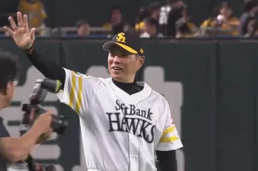小久保監督が通算200勝達成！！松本晴がウイニングボールを渡しに