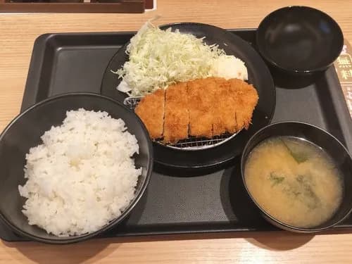 【衝撃】550円のトンカツ定食、ガチで強すぎるｗｗｗｗｗｗｗｗｗｗ