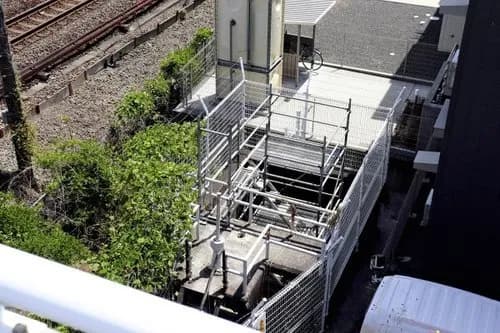 【悲報】工事作業員さん、地中12mで作業中にセメントをかぶって死亡・・・・・・・・・