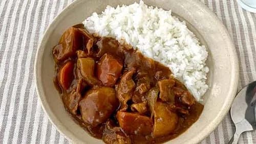 【悲報】拘置所で「カレーが冷てぇんだよ！！」と文句を言い警察官に投げつけた男さん、逮捕されるｗｗｗｗｗｗｗｗｗｗ