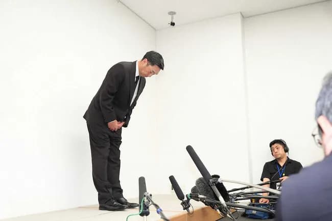 阿部記者会見で娘の声明発表、殴る蹴るは無かった