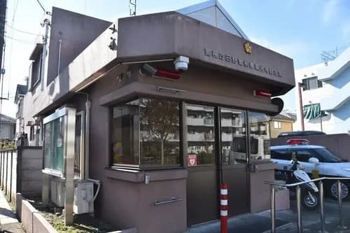 【悲報】お巡りさん、拳銃で自分の頭を撃って重体・・・・・・・・・
