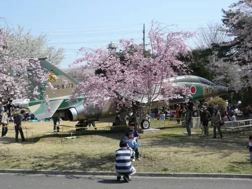 【悲報】自衛隊員さん、行進露営の訓練中に30人が体調不良になってしまう・・・・・・・・・