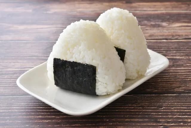 野球ってプレー中におにぎりって食べていいの？