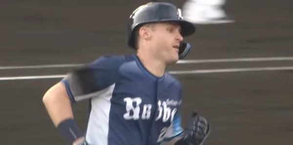 西武ネビン、甲子園バックスクリーンへ先制弾！