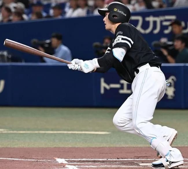 ソフトバンク小久保監督「ちょっと心配ですね」　山本祐大が左手首痛で病院で検査