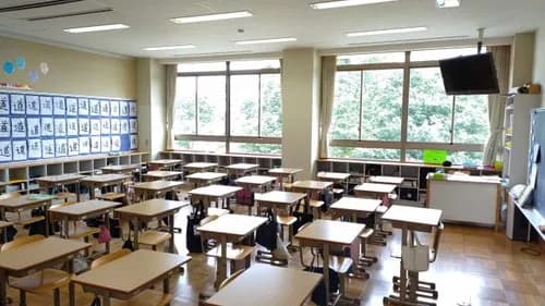 【悲報】小学校教諭さん、教え子のスクール水着を盗んで逮捕される・・・・・・・・・
