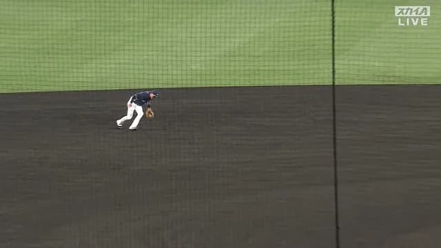源田、阪神のショートが苦労している甲子園のイレギュラーバウンドを簡単に対応する