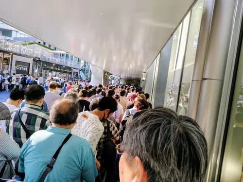【悲報】クソ暑いのにマスクつけてる奴・・・・・・・・・