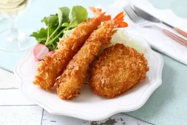 面接官「ミックスフライ定食のおかずを3つ選べ、センスで」