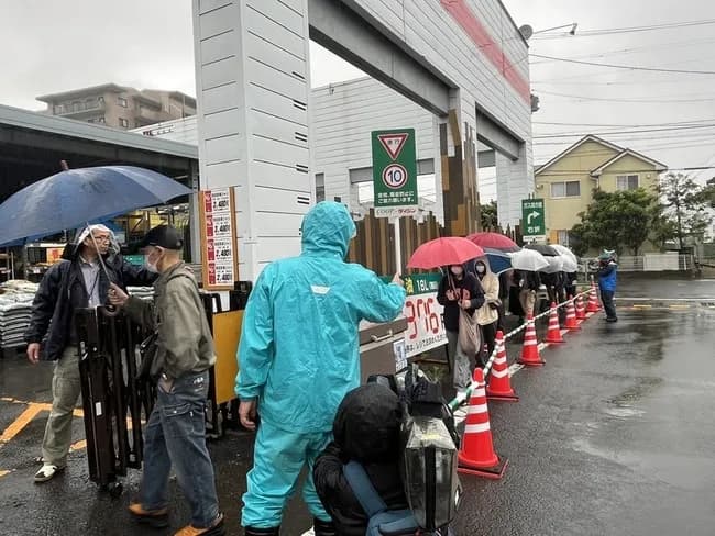 【悲報】備蓄米(古古古米)5kg2160円を求めて大行列ができる