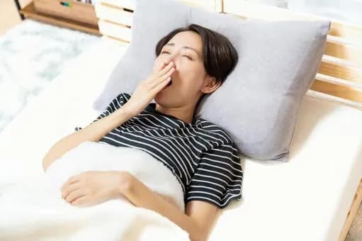 【悲報】同僚「睡眠薬が無いと眠れないんですよね」ワイ「……」