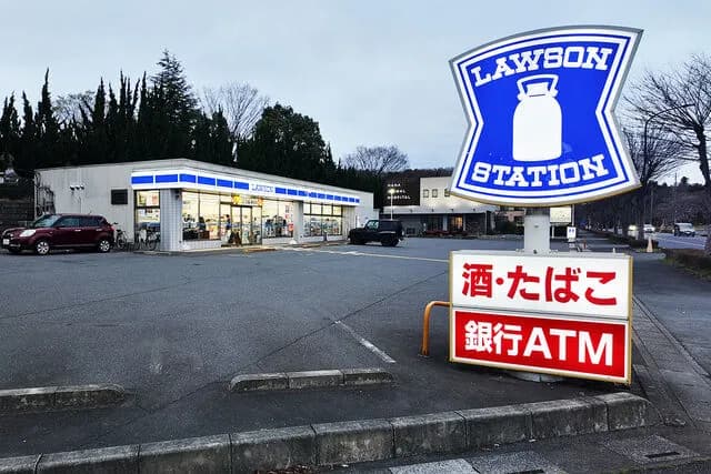 ローソン駐車場で1泊3000円wwwwwwwwww高杉内?