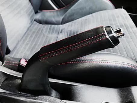 【悲報】サイドブレーキがボタンタイプの車あるじゃん?wwwwwwwwwwwwwwww