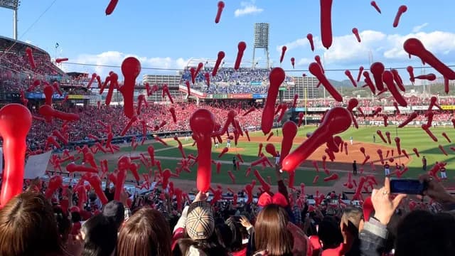 広島阪神戦のズムスタで修学旅行生に悲劇起きる。ジェット風船を膨らますも虎の猛攻で飛ばせず帰宅