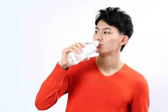 【急募】水分足りてないっぽいんやけど水がぶ飲みしたらええってことでもないんやろ?wwwwwwwwwwwwwwww