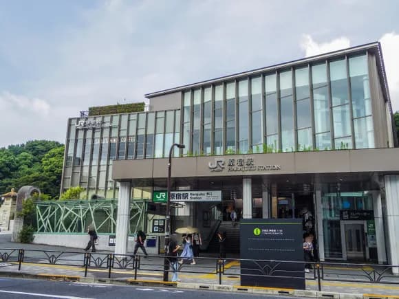 【悲報】原宿駅、キモくなりすぎて苦情が殺到wwwwwwwwwwwww