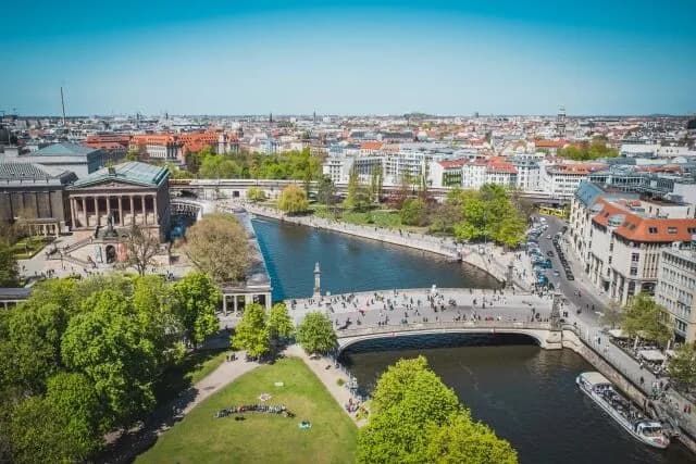 ドイツ←なに思い浮かべた?