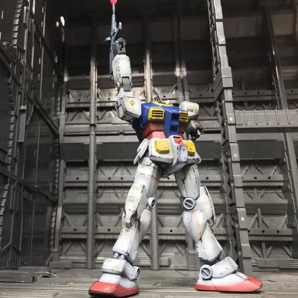 【悲報】初代ガンダム「ラストシューティング!」Z「金縛り突撃!」ZZ「………」