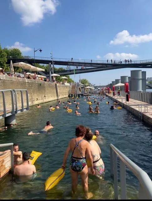 【速報】フランスのセーヌ川、遊泳解禁wwwwwwwwwwww