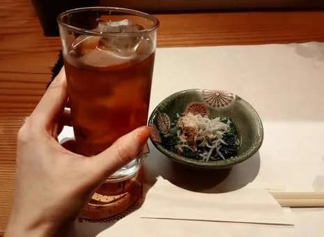 【悲報】一人で居酒屋来てスマホ触って飲み食いして金だけ払って帰る奴wwwwwwwwwwwwwwww