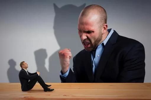 【謎】職場に居る「いつも怒られてる人」の正体wwwwwwwwwwwwwwww