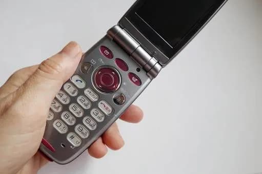 【悲報】携帯ガラケー時代の「パケ死」、今考えるとヤバすぎるwwwwwwwwwwwwwwww