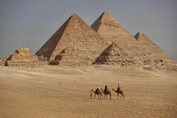 【悲報】ピラミッドさん、現代技術でも作れない・・・・・・・・・