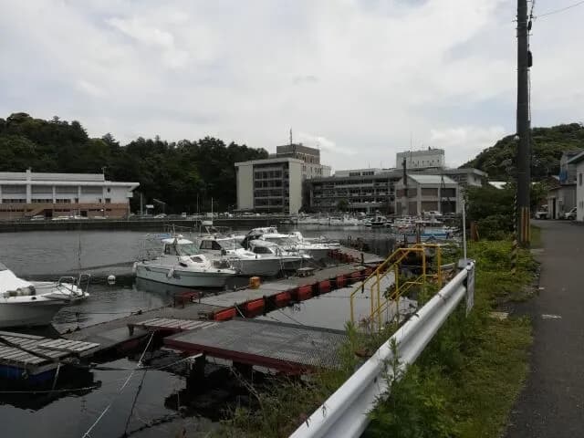 市役所「すまん、よくよく考えたら夕方まで役所開けてる必要ある?ということで閉めますね」