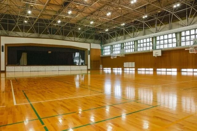 中学校の学年主任先生(50代)「ぎゃおおおん!トイレに飴玉の包みが落ちてたのおおおん!」→学年集会