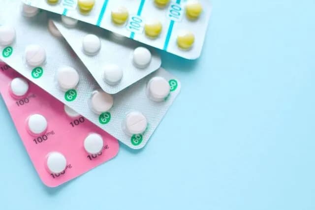 薬「1回2錠です😀」←いやいや、最初から2錠分を1錠として作れよ