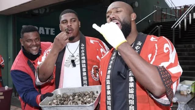 カープファビアンらが『みやざき地頭鶏』の炭火焼を体験!手練れた広報ぶりにファンも驚きの声