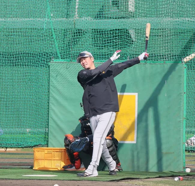 【朗報】坂本勇人さん、若い頃の足上げフォームに戻り快音連発