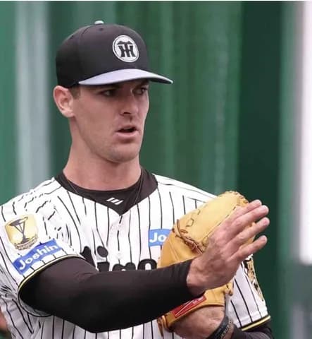 阪神 新外国人のラグズデールが150キロ超連発!落差の大きいカーブで空振り奪う場面も 今キャンプ初のライブBP