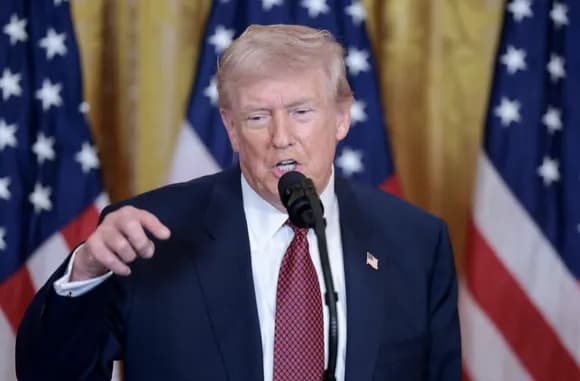 【悲報】ドナルド・トランプ「帰化した人間の市民権も取り上げて不法移民として追い出すぞ」wwwwwww