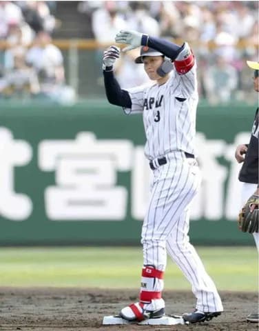 侍・森下 初実戦で躍動2安打4打点 新パフォ“釣りポーズ(仮)”披露 「ボール見えていた」左翼&中堅こなしアピール