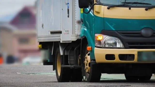 【悲報】ヤマト運輸の外国人スタッフ、荷物を投げたり中身を勝手に食べたりが当たり前になってる模様