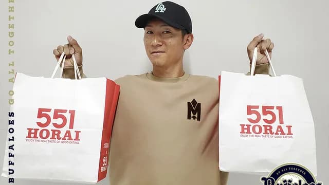 オリックス西川龍馬がカープベンチに『551豚まん』を差し入れ!球団公式インスタも感謝の投稿