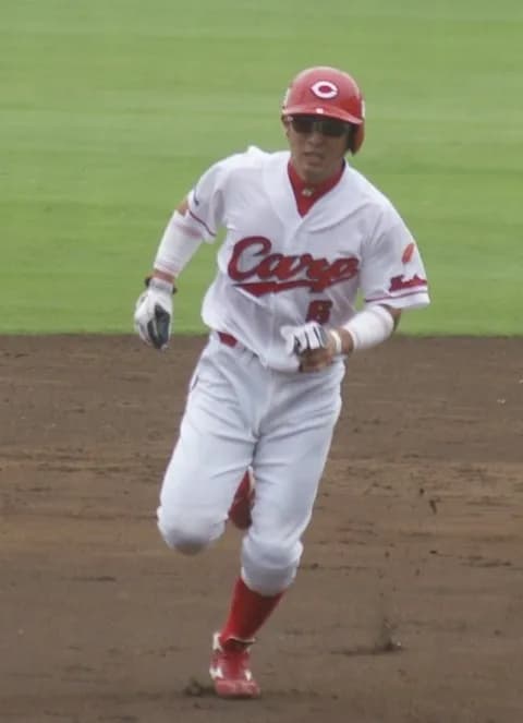 梵英心(遊) 2010年 打率.306 13本 43盗塁 OPS.815 GG賞