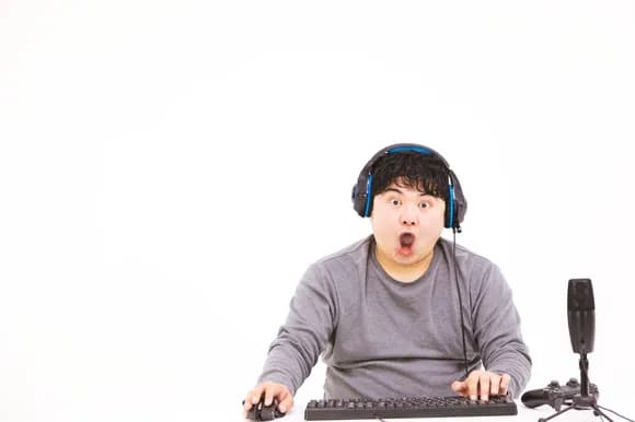 【悲報】ゲーム実況者「ギャハハ!」(年収5000万)ゲームエンジニアワイ(年収600万)「...」