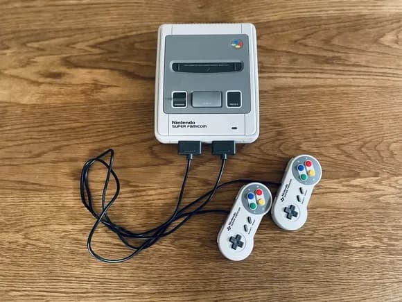 【悲報】昭和生まれさん、ファミコンとかスーファミとかいうゴミ箱で遊んでいたwwwwww