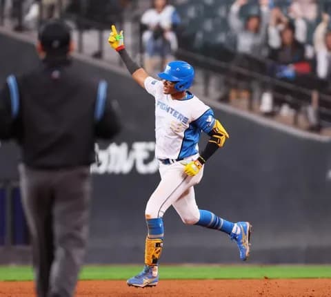 日本ハムが水谷瞬のバックスクリーン弾でロッテにサヨナラ勝ち!