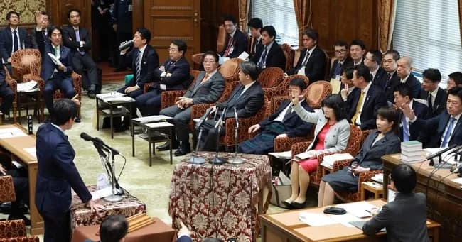 【速報】中道小川「WBC見に行った大臣は手を挙げろ!」3人「(スッ」小川「危機管理上大問題だッ!!!」