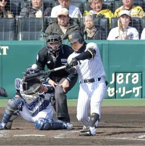 阪神・中川 甲子園初アーチ!4戦連続安打猛アピ継続 「ゴロ増えてた」悪癖修正へ大山から助言生かした