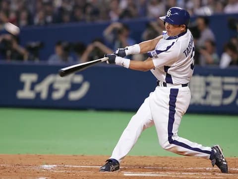 【写真】やばっ…立浪さんは小学生に弾丸ライナー浴びせ“この表情”