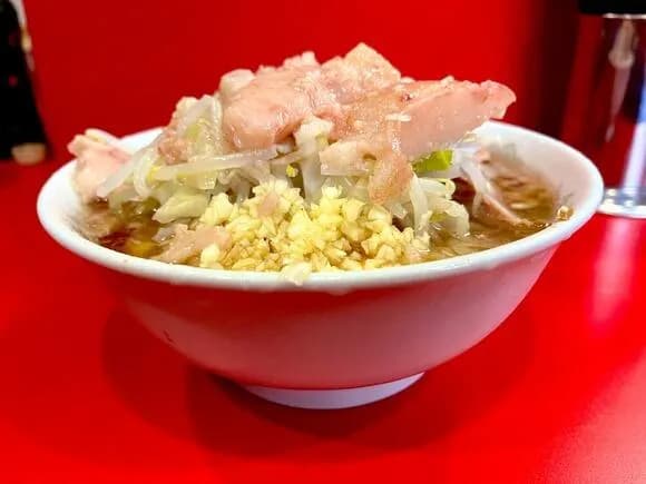【画像】マンション1階にラーメン二郎が出来た結果wwwwwwwwwwwwww