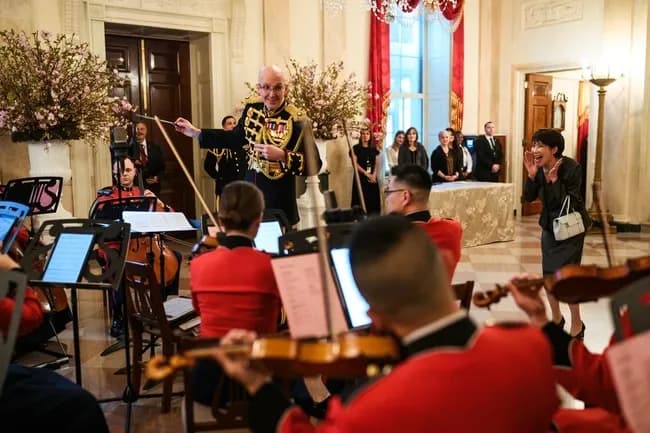 【画像】高市早苗ダンスの別アングルの写真が発見されるwwwwwwwwww