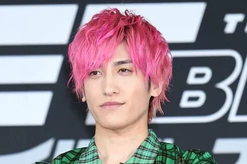 EXIT兼近(34)「流行りの曲を上手く歌おうとするおじさんキモいwww」